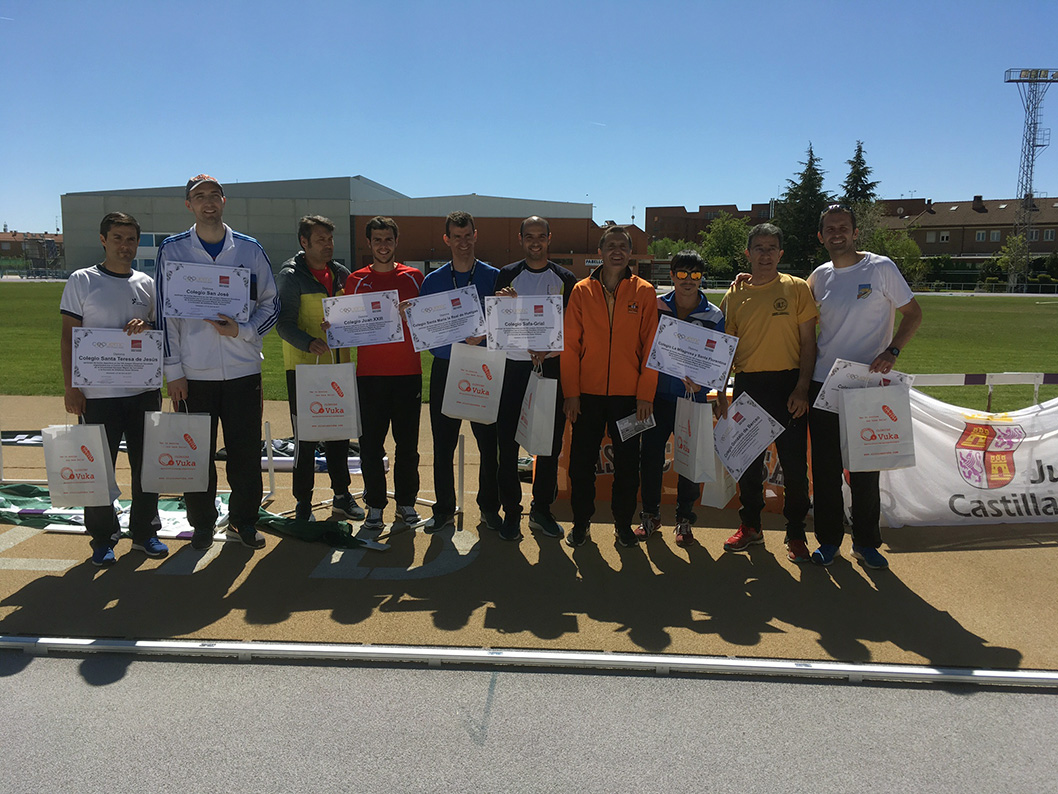 Representantes de los 8 colegios participantes