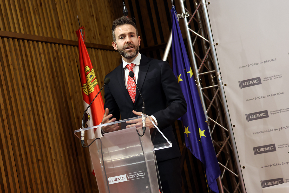 El rector de la Universidad Europea Miguel de Cervantes, David García López, encargado de inaugurar la jornada